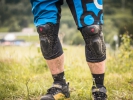 Test: Dainese Enduro Knee 2 - chrániče bez pěny a přesto fungují
