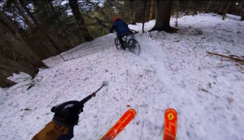 Video: Jerome Caroli na lyžích a Vincent Tupin na bajku. Na stejné trati!