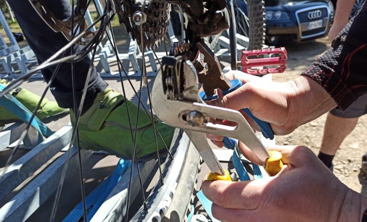 Anketa: Umíš si opravit kolo? Uživatel nebo servisák ze Svěťáku?