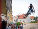 Report + video: Prokop vyhrál Evropskou sérii v urban downhillu