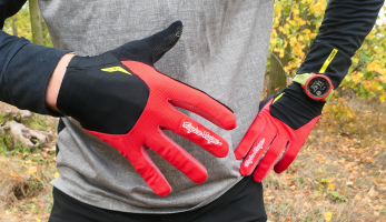 Test: Troy Lee Designs Ace - extrémně lehké, prodyšné i pohodlné rukavice