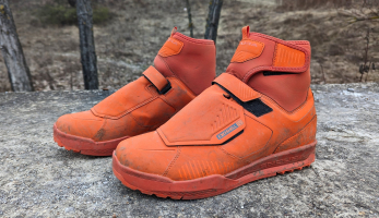 Test: Endura MT500 Burner Clipless Waterproof - udrží nohy v suchu, ale i v teple