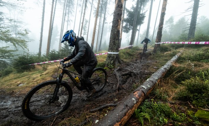 Report formou rozhovoru: Finále České Endurosérie na Špičáku s Lucku Potočárovou a Márou Oravcem 