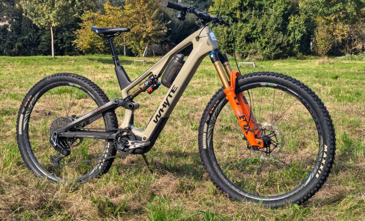 Test: Whyte E-lyte 150 Works - neskutečná ovladatelnost i potenciál