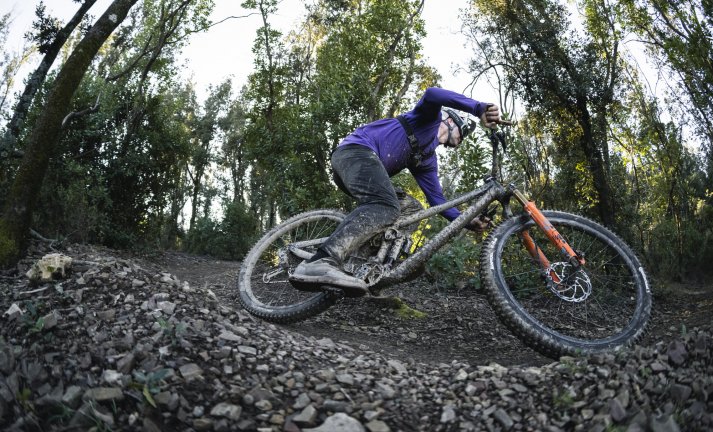 Test: Atherton Bikes - S.150 a A.130 - dvě kola, dva různé materiály a dvě různá pojetí