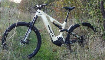 Test: Whyte Kado RS,  Anglán se smyslem pro zábavu