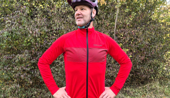 Test: Kellys Flame - ne bunda, ale spíše dres na přechodné období 