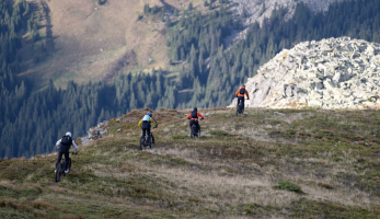 Legends of Gugu - Heli-eBike Camp v Rumunsku je velkolepý zážitek