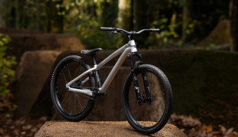 Giant vylepšil pro mlaďáky STP: Street / Trail / Park - všestranná zábavná kola do ulic, na lesní stezky i do bikeparku