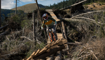 Video: Windfell a Gee Atherton - postaven díky větrné smršti