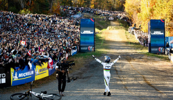 Goldstone vyhrává v Kanadě a získává svůj první titul ve Světovém poháru