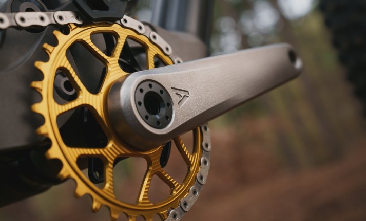 Novinka: titanové kliky Atherton Bikes - DH homologace, 11 délek a hmotnost pod půl kila 