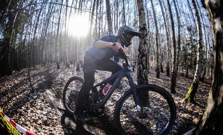 Zimní otvírák v jarním balení: Blinduro Zima 2026 na Slapech zalilo slunce