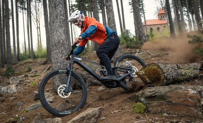 Test: Raymon Tarok - elegantní trailduro s brutální silou motoru Avinox