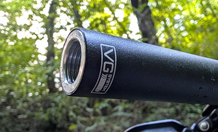 Test: kombo řídítek a gripů Newmen Component VariGrip - když si šířku řídítek ladíte přímo na trailu