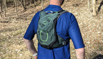 Test: Osprey Escapist Velocity 6 - vesta není ani batoh ani ledvinka
