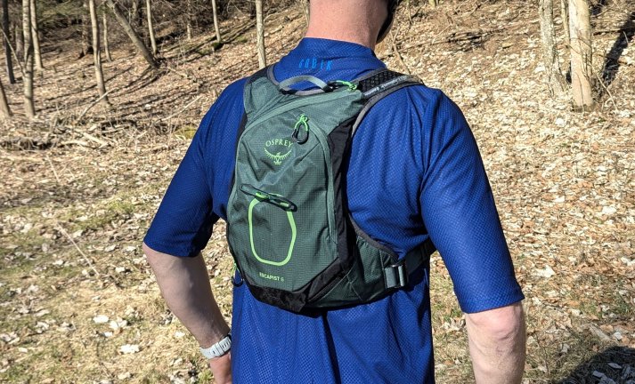 Test: Osprey Escapist Velocity 6 - vesta není ani batoh ani ledvinka