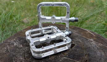 Test: PERO Tech Leg Eater - nerozbitné plně servisovatelné pedály vyráběné v ČR