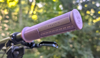 Test: gripy Peatys Monarch Pro - i přes dvousměsovou konstrukci první generaci zásadně nepřevyšují