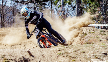 iXS DH Cup  Kouty na Desnou, Kolečík bere bronz, Kadlecová stříbro