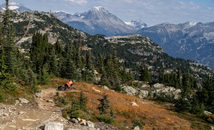 Video: Matthew Fairbrother - Threads in the dirt - příběh jednoho celodenního výletu