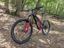 Test: Whyte Sythe RS - kolo za kilo postavené na odpružení RockShox Ultimate