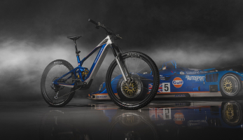 Mondraker Crafty Unlimited Gulf Edition - inspirováno ikonickým Porsche Kremer 8