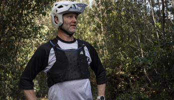 Test: Bluegrass Venture Vest - vesta spojující ochranu a odvoz nákladu v jednom