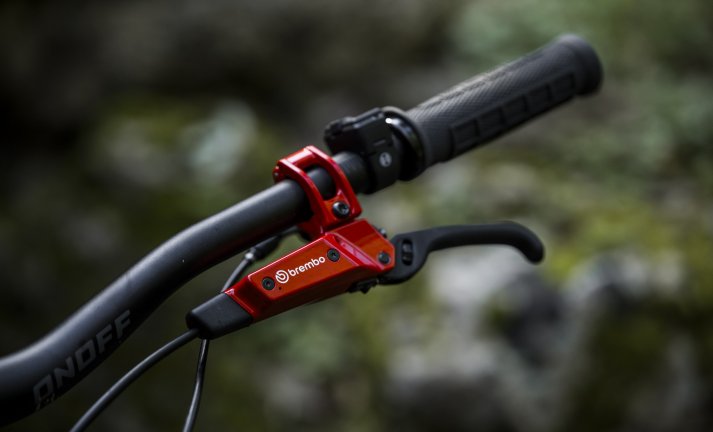 Novinka: brzdy Brembo GR - PRO - mohutné, výkonné, konzistentní, drahé a červené